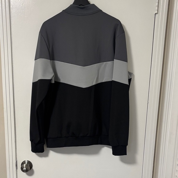 Kohl's Men's Black and Gray Lightweight Jacket - Picture 3 of 3